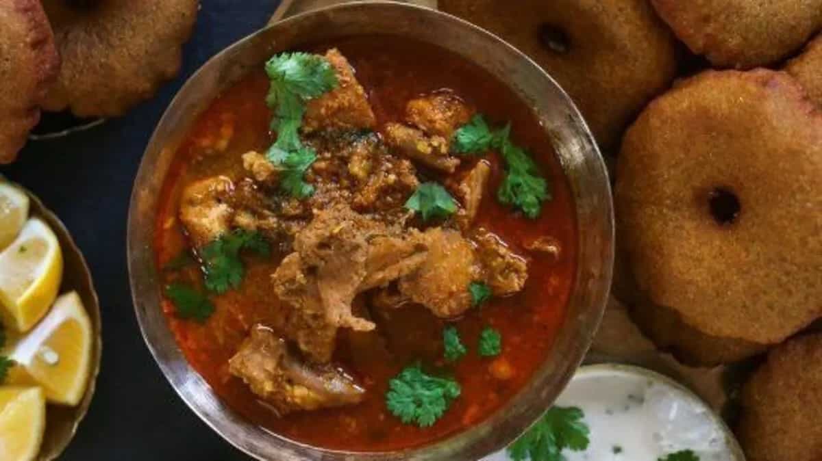 Kombdi Vade: A Chicken Curry That Brings The Heat And The Meat