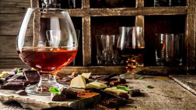 How To Drink The Best Brandy In Winter: Guide For Enjoying Sips