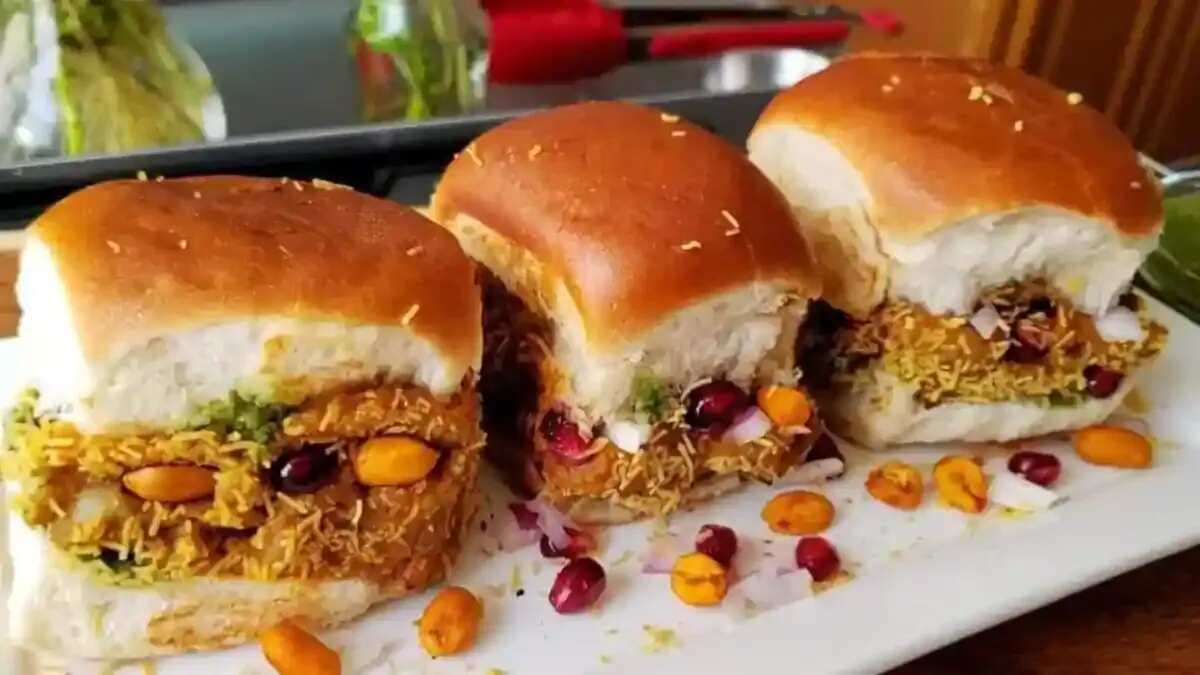 Kacchi Dabeli, Khatta Meetha Gujarati Street Food; Recipe Inside