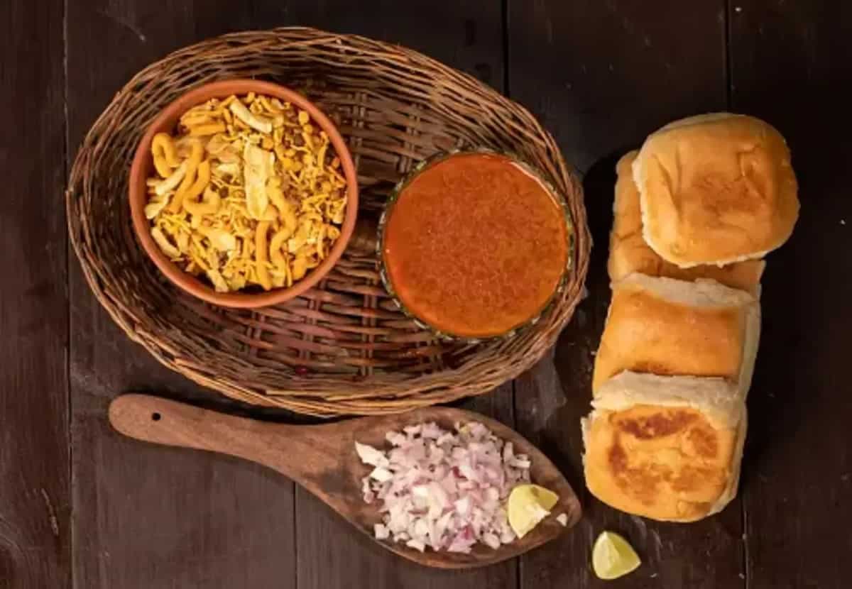 Misal Vs. Usal: The Difference Between The Maharashtrian Dishes