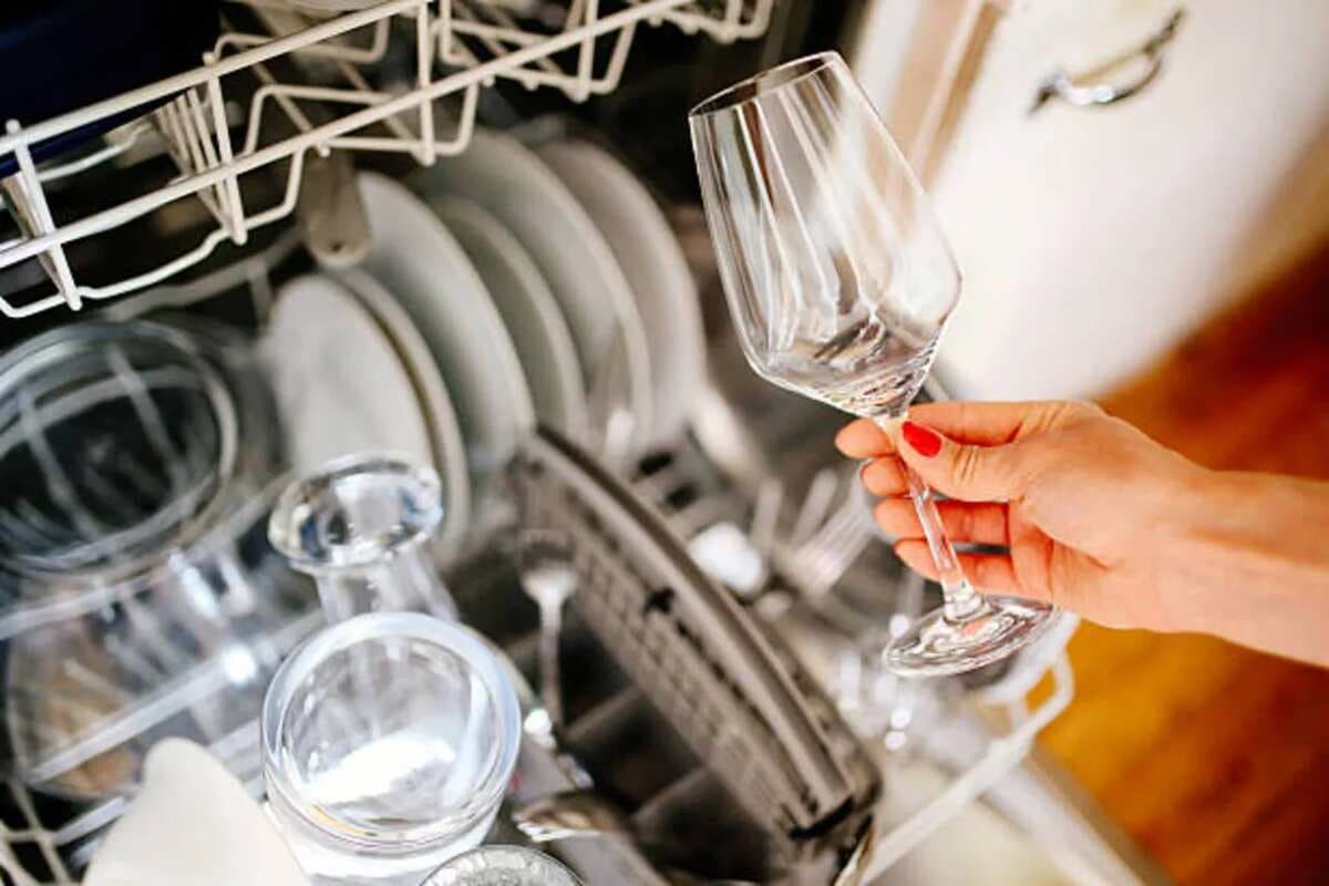 5 Tips To Mastering The Art Of Glassware Cleaning