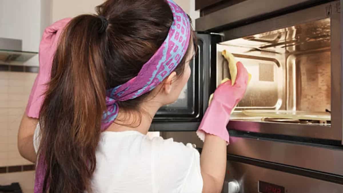 7 Tips To Maintain A Clean Microwave During The Monsoon Season