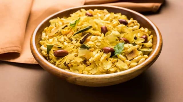 Thick Poha Chivda Recipe: Easy Tips And Tricks To Nail This Dish