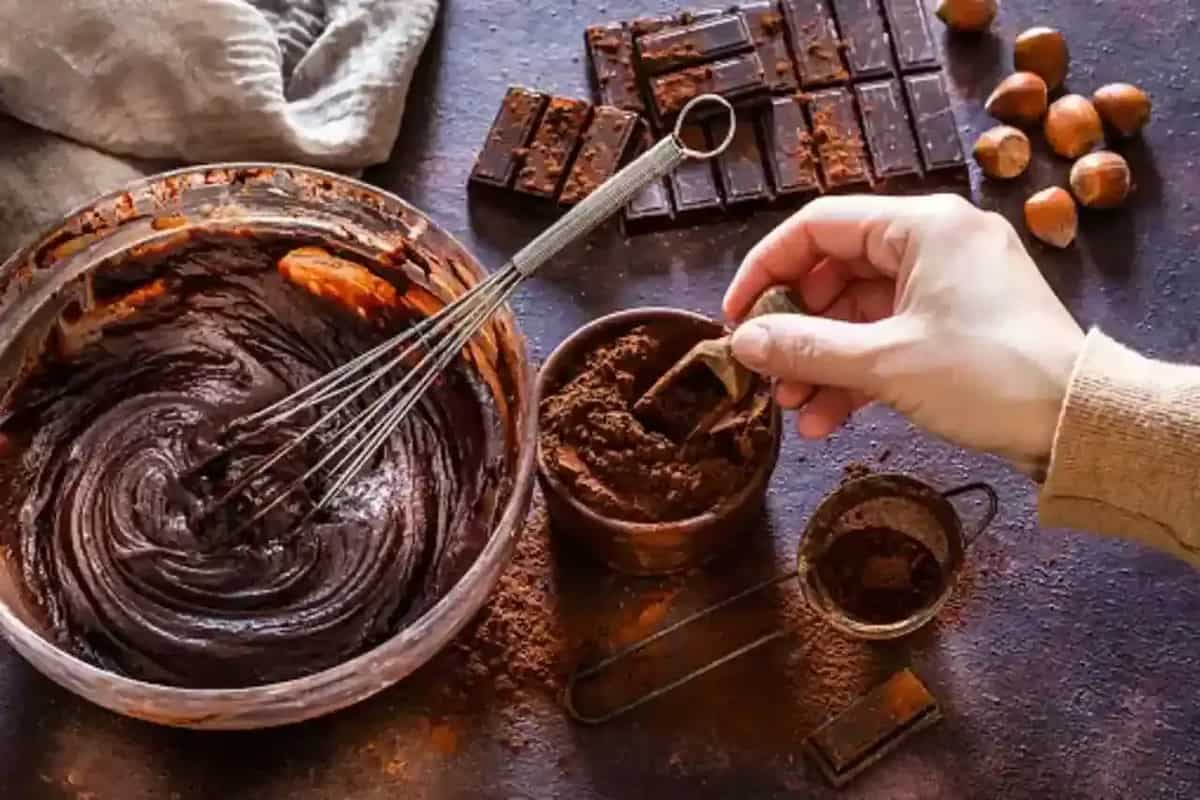 A Complete Beginner's Guide To Tempering Chocolate