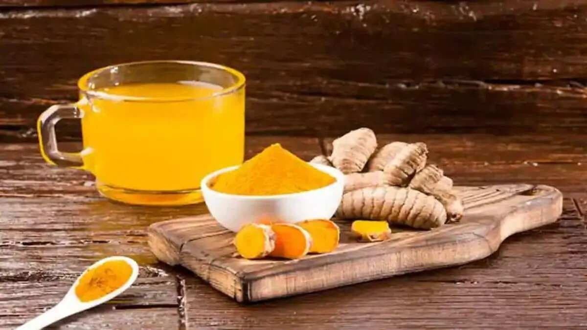 Goodness Of Turmeric And Honey For Natural Glow