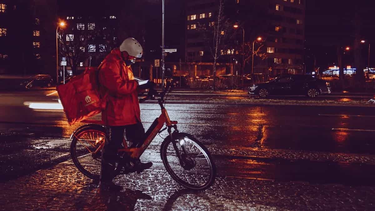 How Do Food Delivery Executives Cope With Indian Monsoons