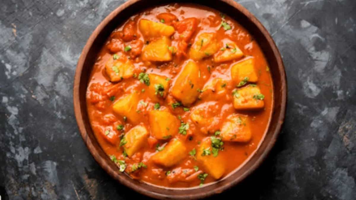 Aloo Bari Rasedar: 6 Tips To Master This Dish From Uttar Pradesh