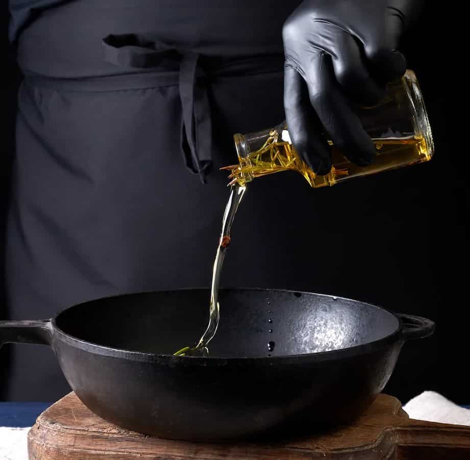 Oils To Choose While Cooking In Cast Iron Pan