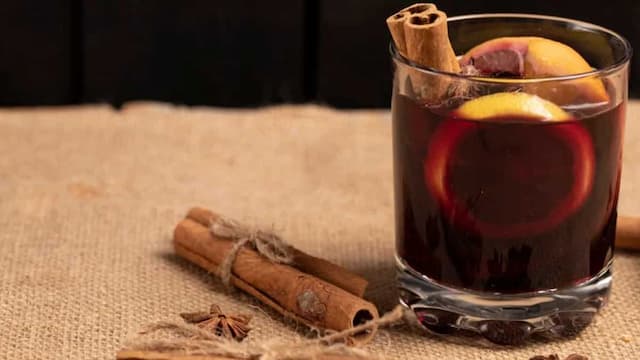 Top 7 Winter Hot Rum Cocktails To Warm Up Your Evenings