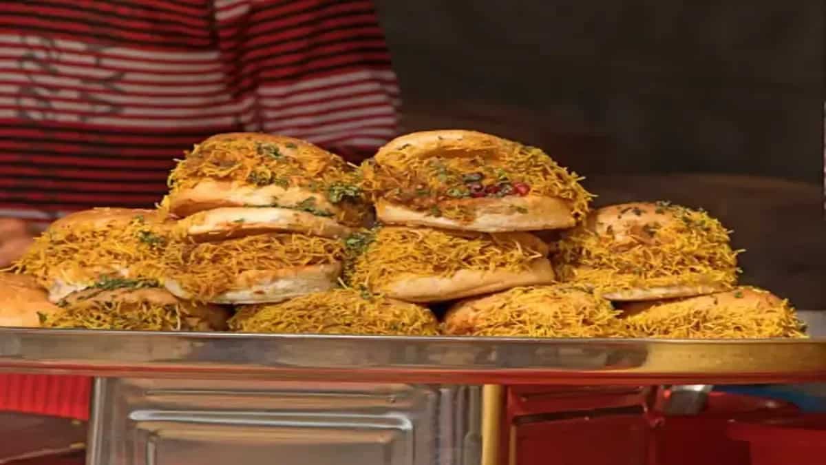 Visiting Ahmedabad? 7 Street Foods You Must Try 