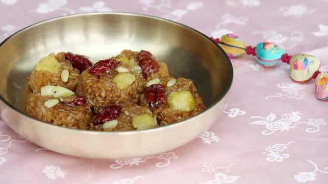 Yaksik: Know Everything About This Korean Sweet Rice Dessert