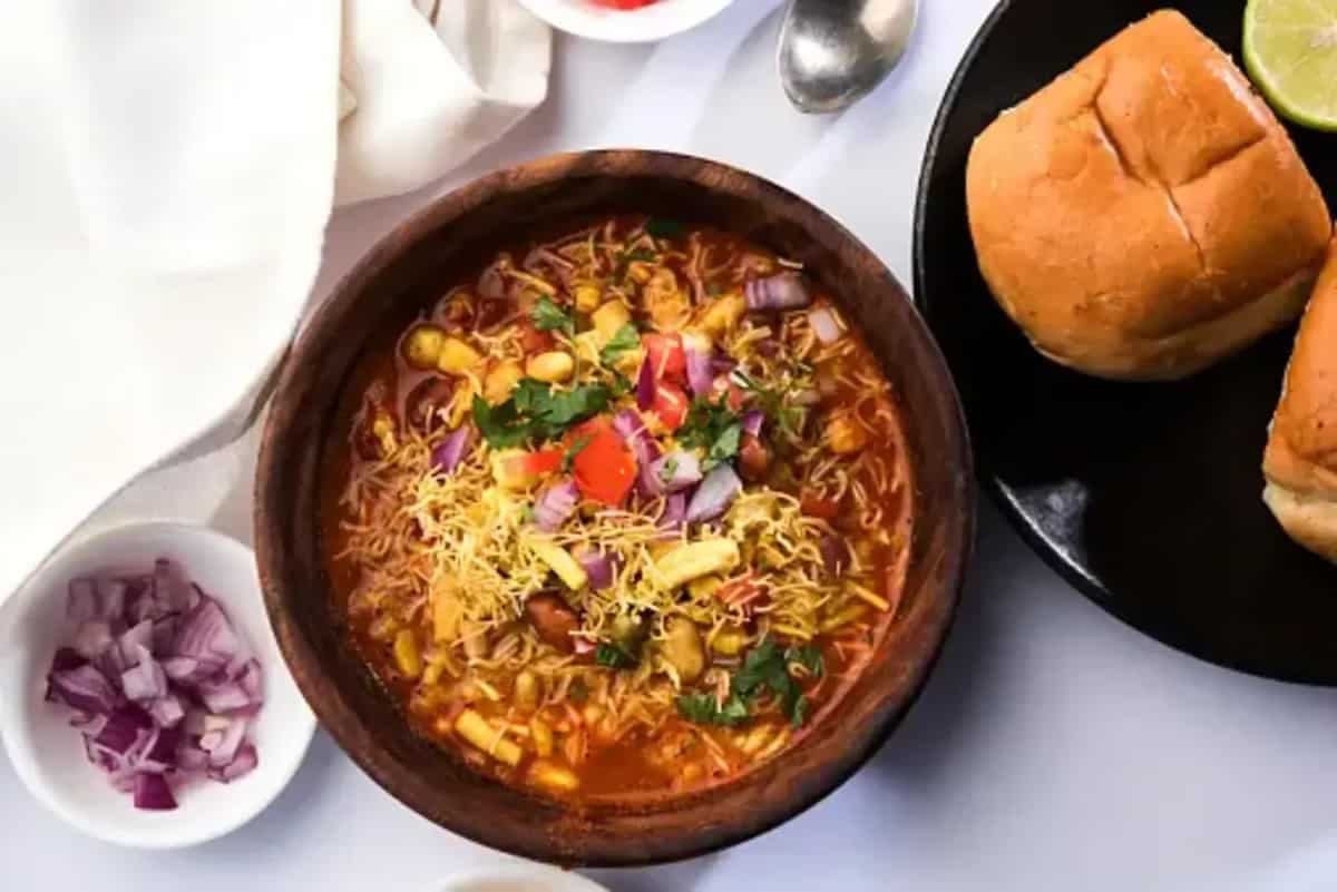 Everything About Nashik's Famous Misal; Easy Recipe To Try