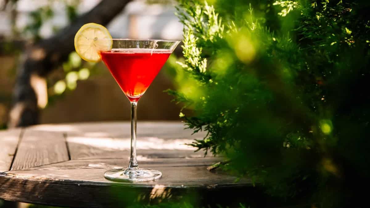 5 Cosmopolitan Variations To Try For Your Boozy Evening 