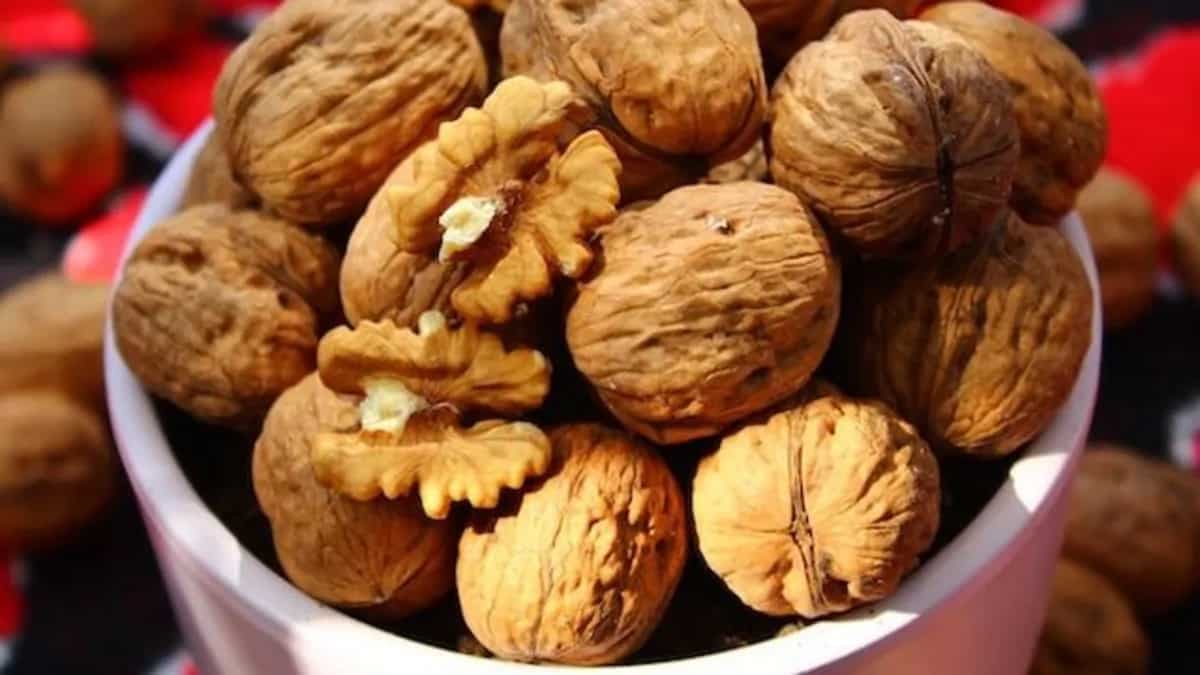  5 Reasons To Add Walnuts To Your Daily Meals