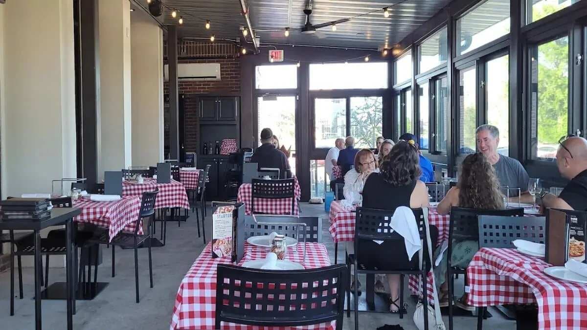 Best Pizza In Wichita: Top 6 Restaurants To Grab A Slice