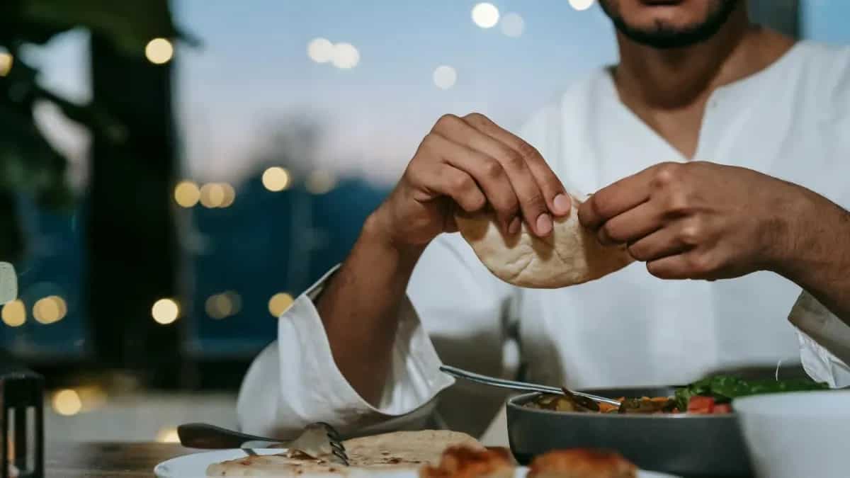 Eating Etiquettes To Follow While Having Food With Hands