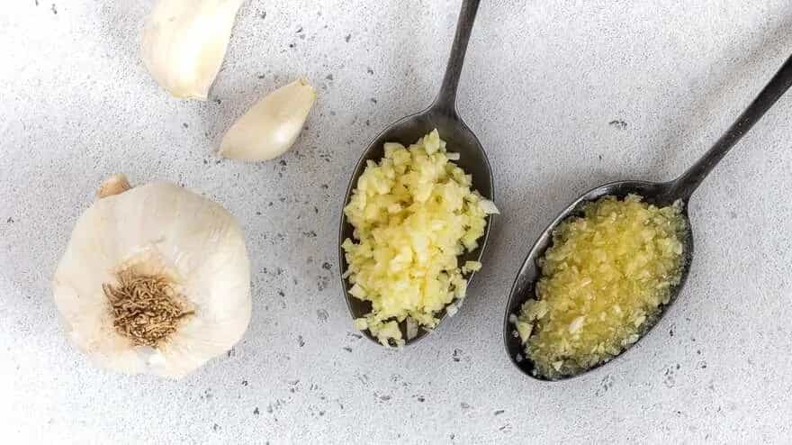 4 Reasons Crushed Garlic Is Better Than Minced Garlic