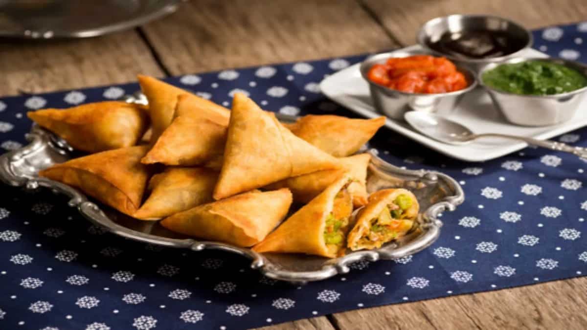 Love Samosa? Know About Some Famous Samosa Types 