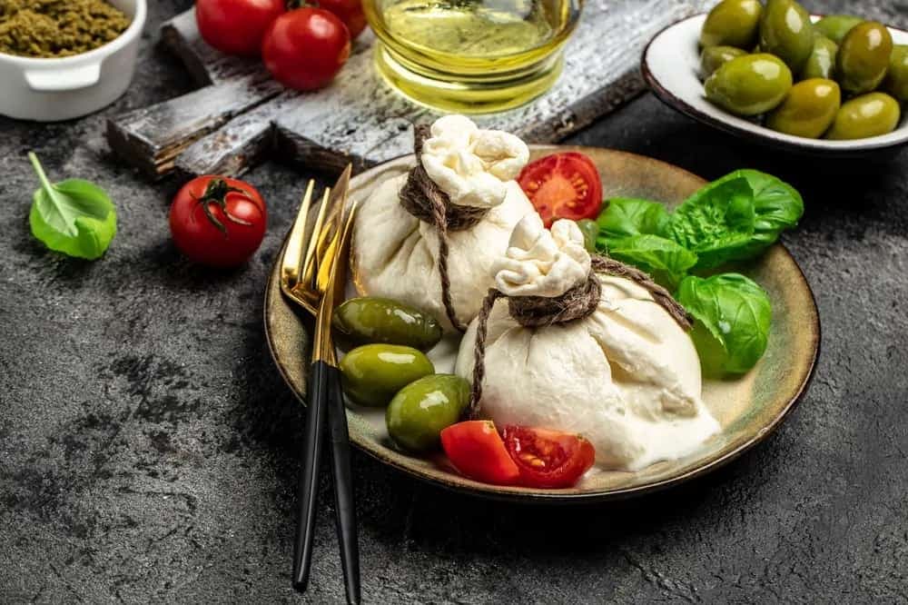 Burrata And Mozzarella: Are They Similar Or Different? 