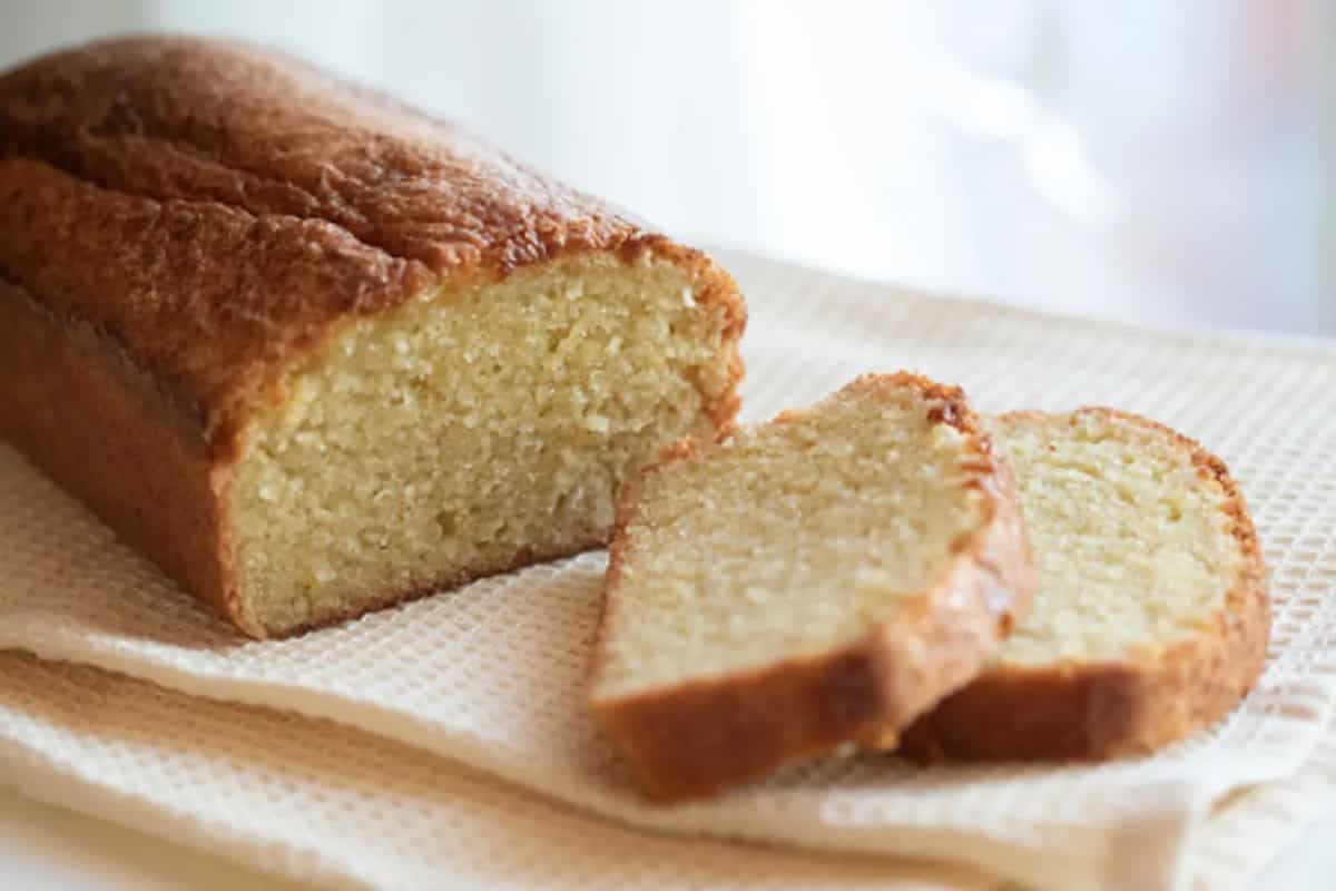 Pound Cake Vs. Sponge Cake: Key Differences You Should Know