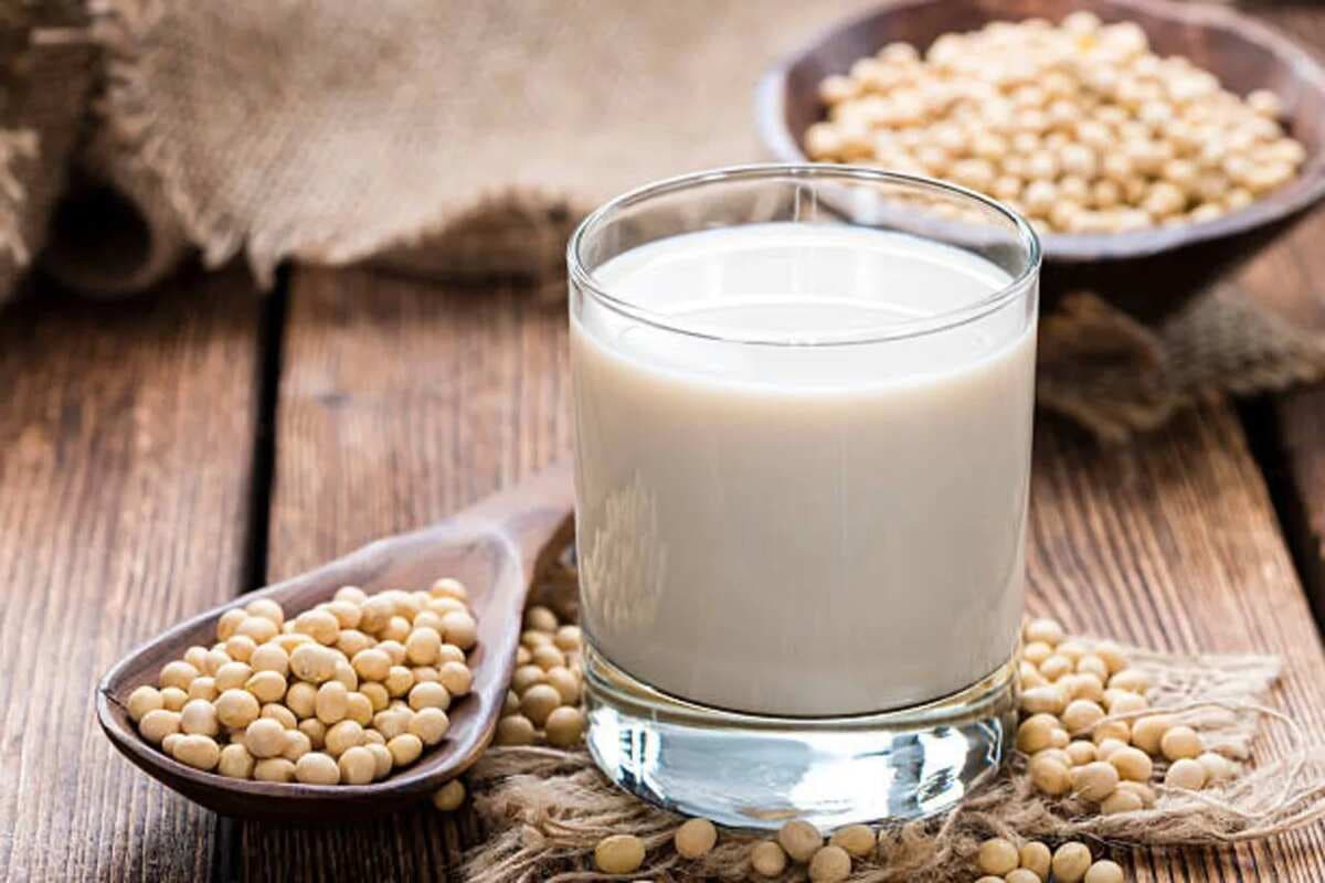 Soy Milk Vs. Almond Milk: Which One's The Better Pick For You?