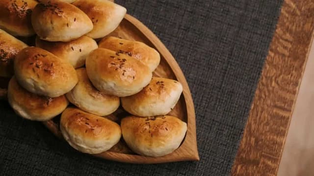 Tasty And Warm Breads To Bake In Winter For Cosy Meals