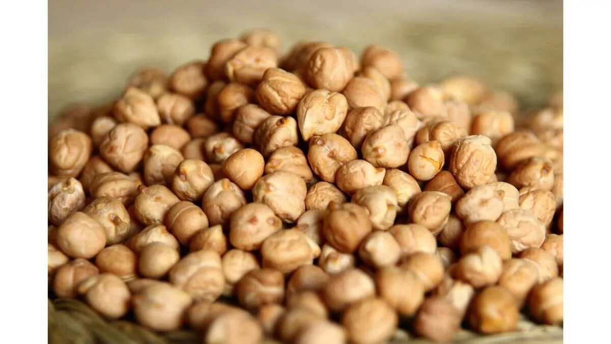The Plant-Based Protein Powerhouse: Health Benefits of Chickpeas