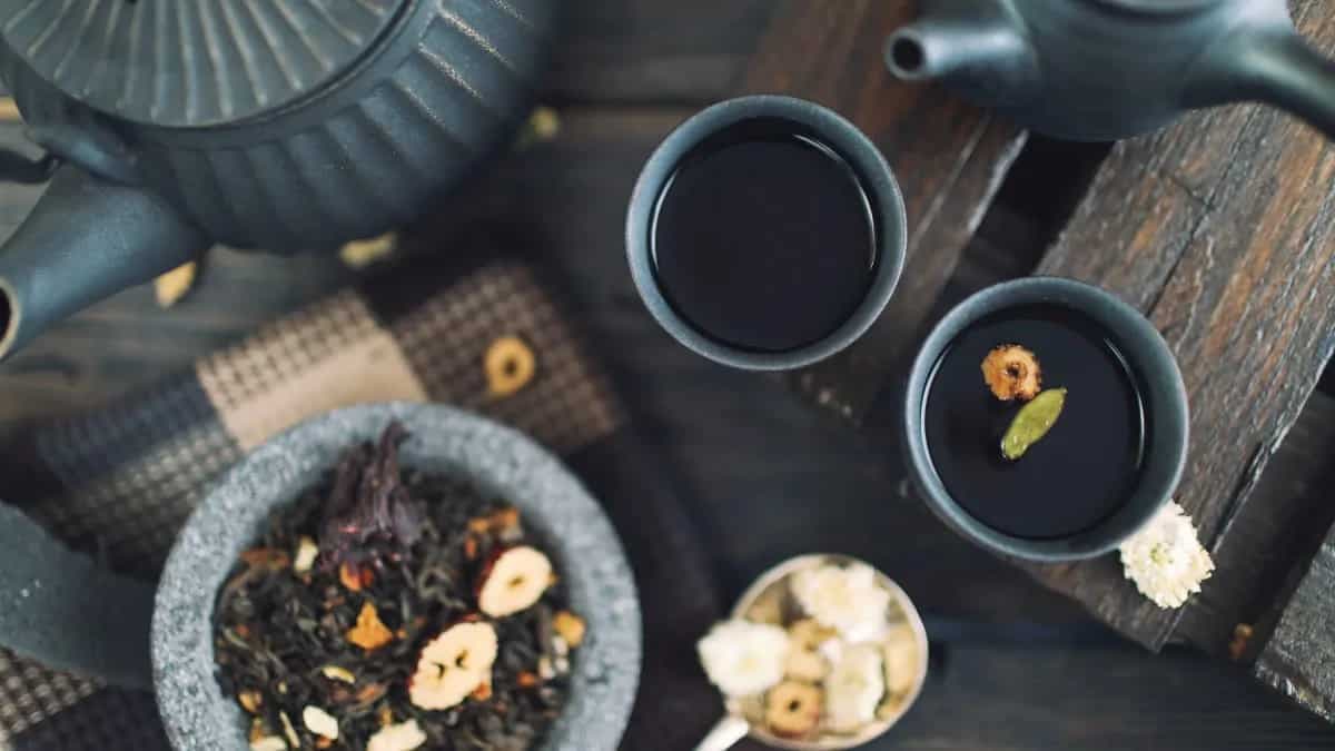 8 Lesser Known Benefits Of Clove Tea For Better Digestion