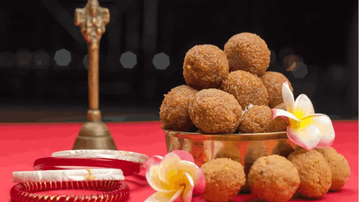 Kojagori Lakshmi Puja 2024: Traditional Bhog Offerings In Bengal