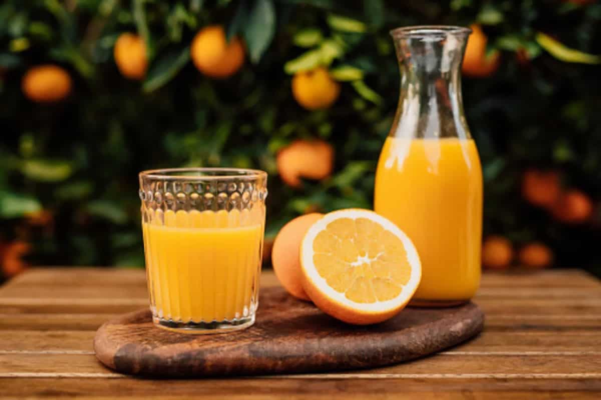 Orange Juice With Poppy Seeds: An Ideal Drink With A Twist