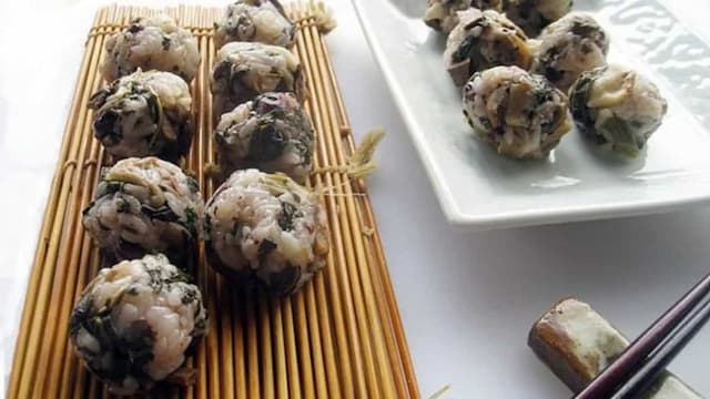 Jumeokbap: Tips To Make Korean Hand-Shaped Rice Balls At Home