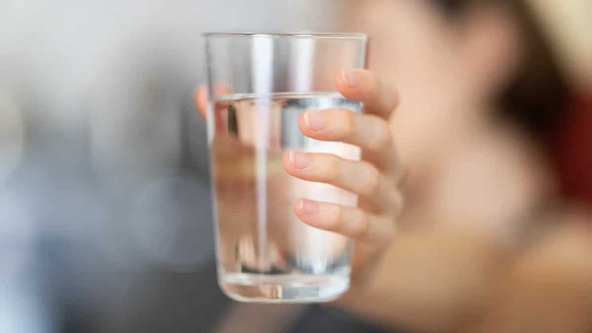 6 Benefits Of Starting Your Day With Warm Water 