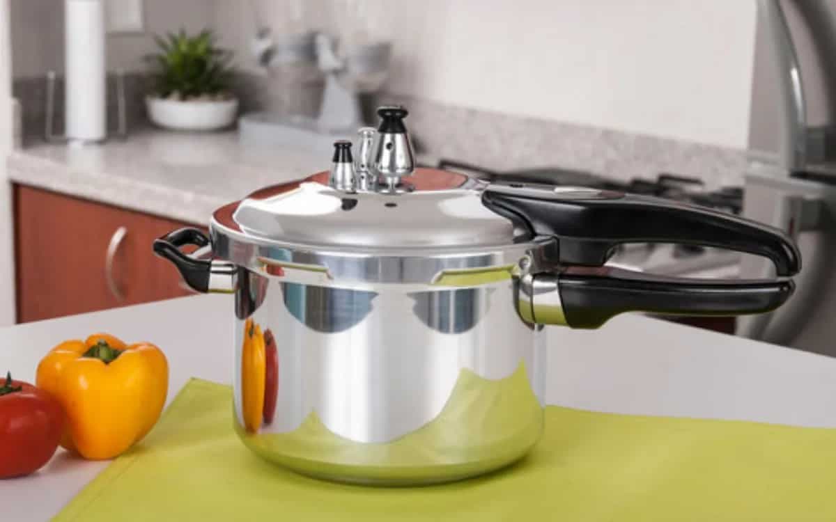 Top 5 Hawkins Pressure Cookers To Enjoy Perfect One-Pot Meals