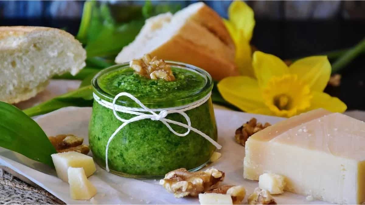 Pesto: 5 Ways To Make This Italian Sauce & Its Health Benefits