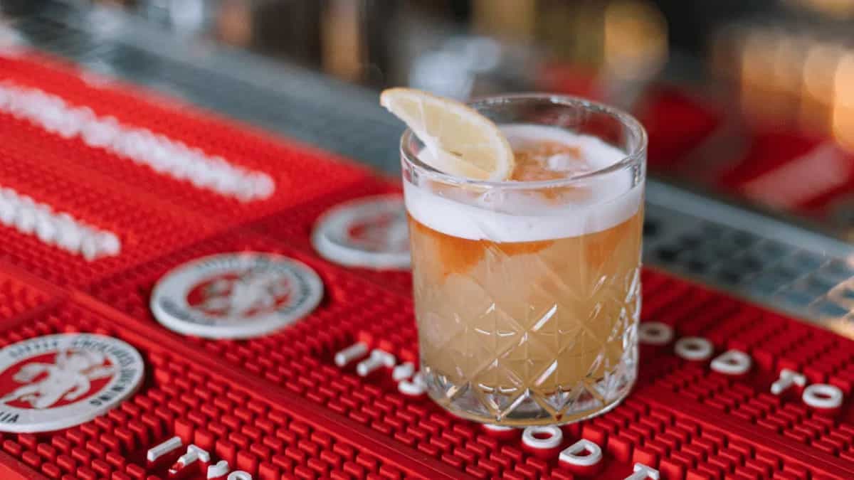 Love Whiskey Sour? Here Are 6 Cocktails For You