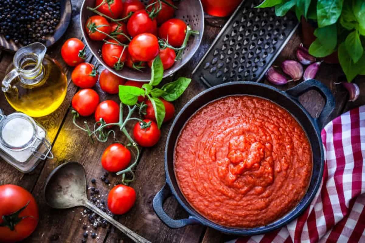 Pasta Sauce Vs. Marinara: What's The Difference Between The Two?