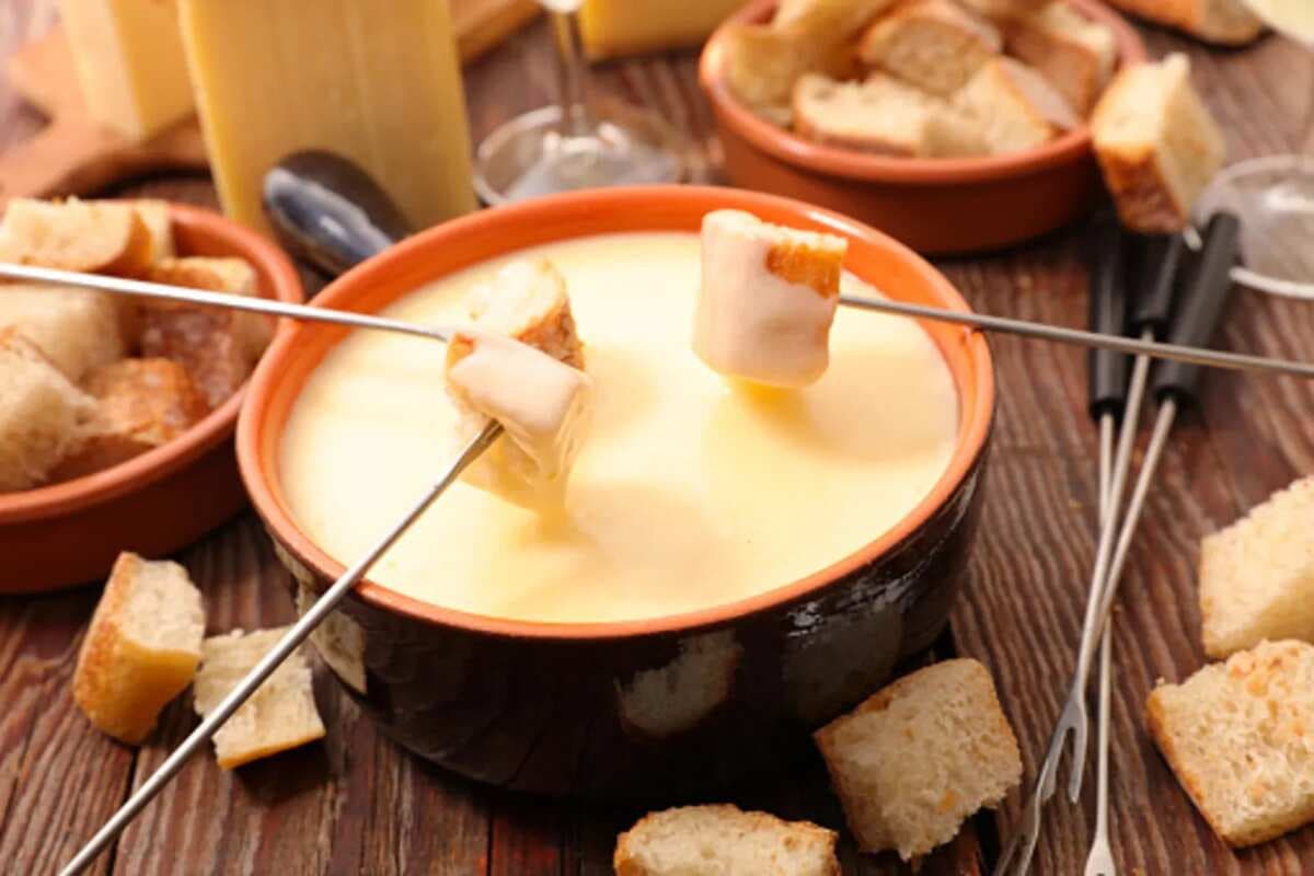 10 Delicious Dippers For Your Next Cheese Fondue Party