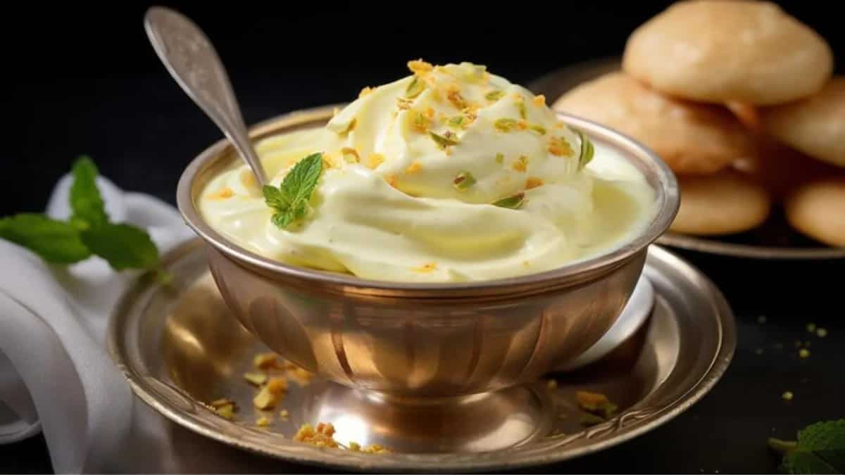 7 Irresistible Shrikhand Pairings For Late-Night Sweet Binge