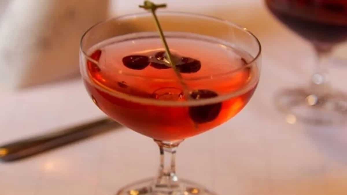 5 Best Cherry Cocktails To Enjoy Evenings 