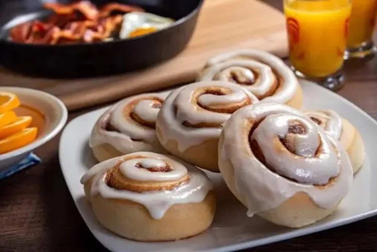 Cinnamon Roll Reheating 101: The 3 Best Methods For Best Results