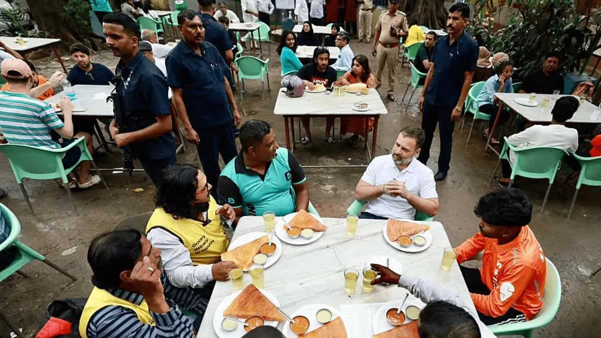 Rahul Gandhi Enjoys A Dosa With Delivery Partners In Bengaluru