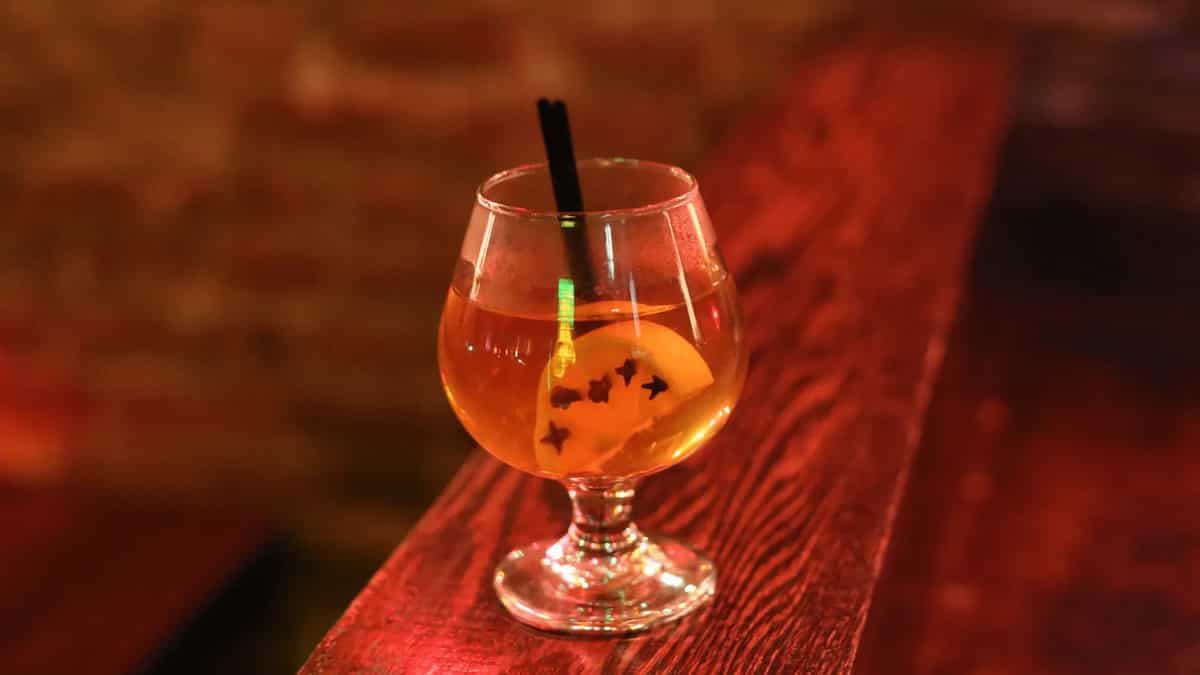 5 Soul-Warming Hot Cocktails To Enjoy In The Winter