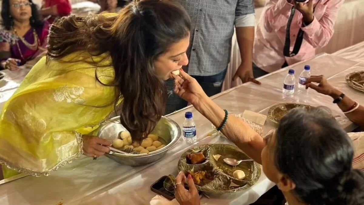 Kajol Savours Rasgulla With Mom During Durga Puja Celebrations