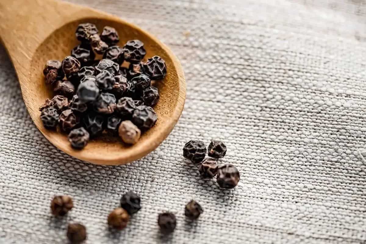 4 Ways Black Pepper Can Boost Your Health During Monsoons