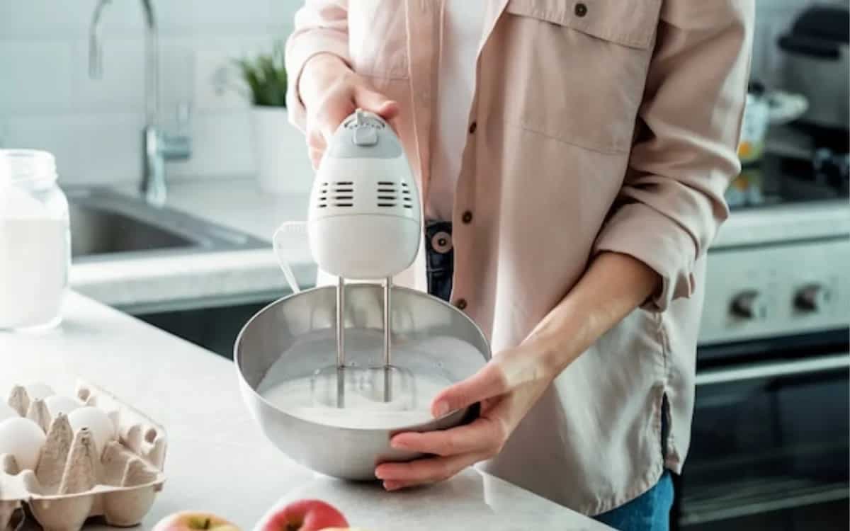 Know How To Make Fluffy Whipped Cream With A Hand Mixer