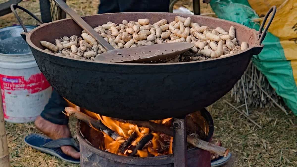 Say No To Oil, Try Hot Salt Frying Instead