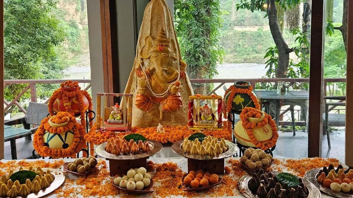 Chefs In Uttarakhand Create Ganpati Idol With 50Kg Mawa