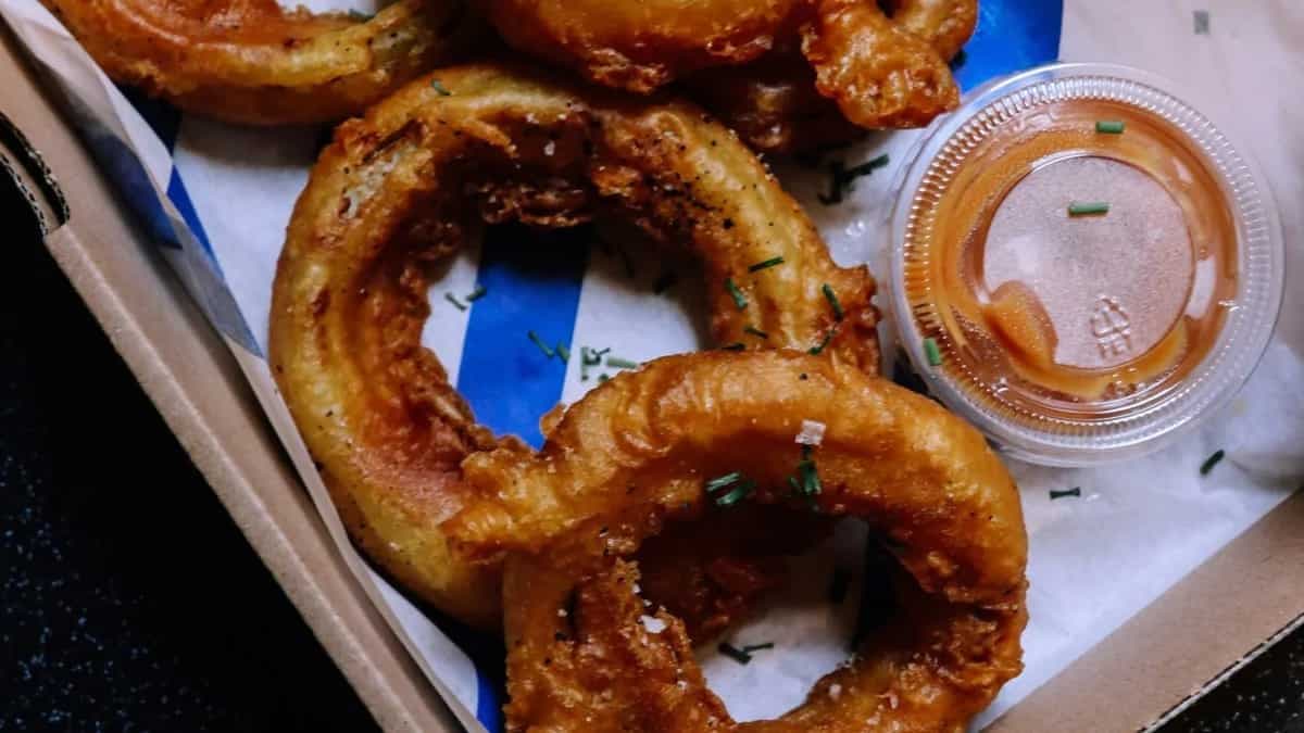 6 Different Ways To Make Onion Rings As A Monsoon Snack