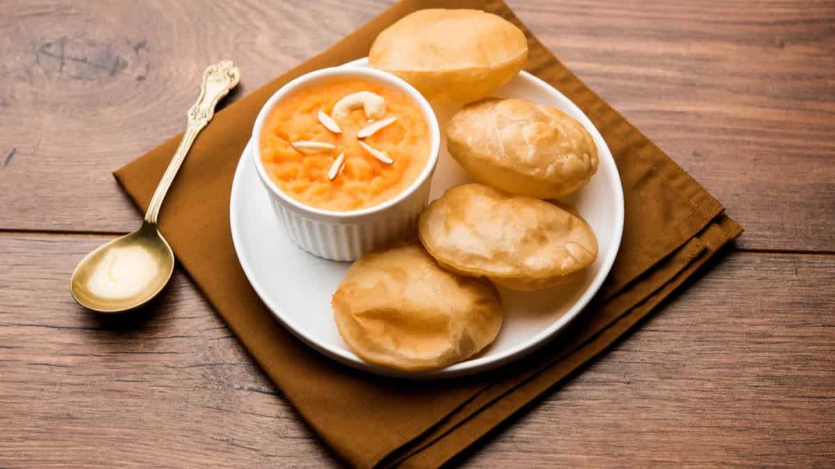 Halwa Poori Breakfast: Try Different Pooris With This Sweet Meat