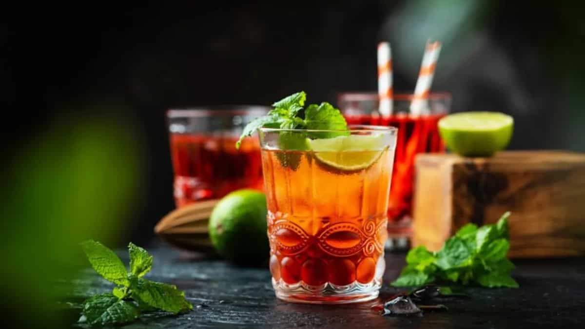 8 Best Non-Alcoholic Drinks For Night Out Party